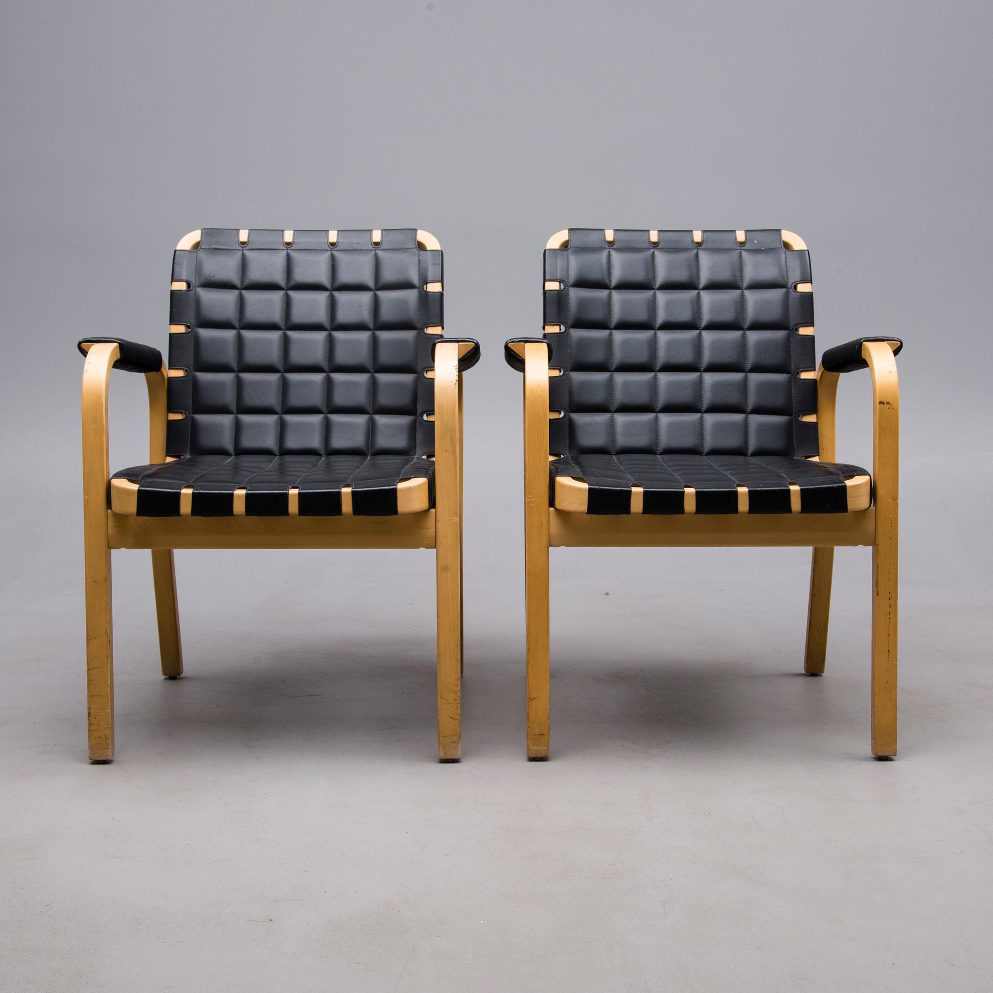 KARMSTOLAR, ett par, modell 45, Alvar Aalto, Artek.