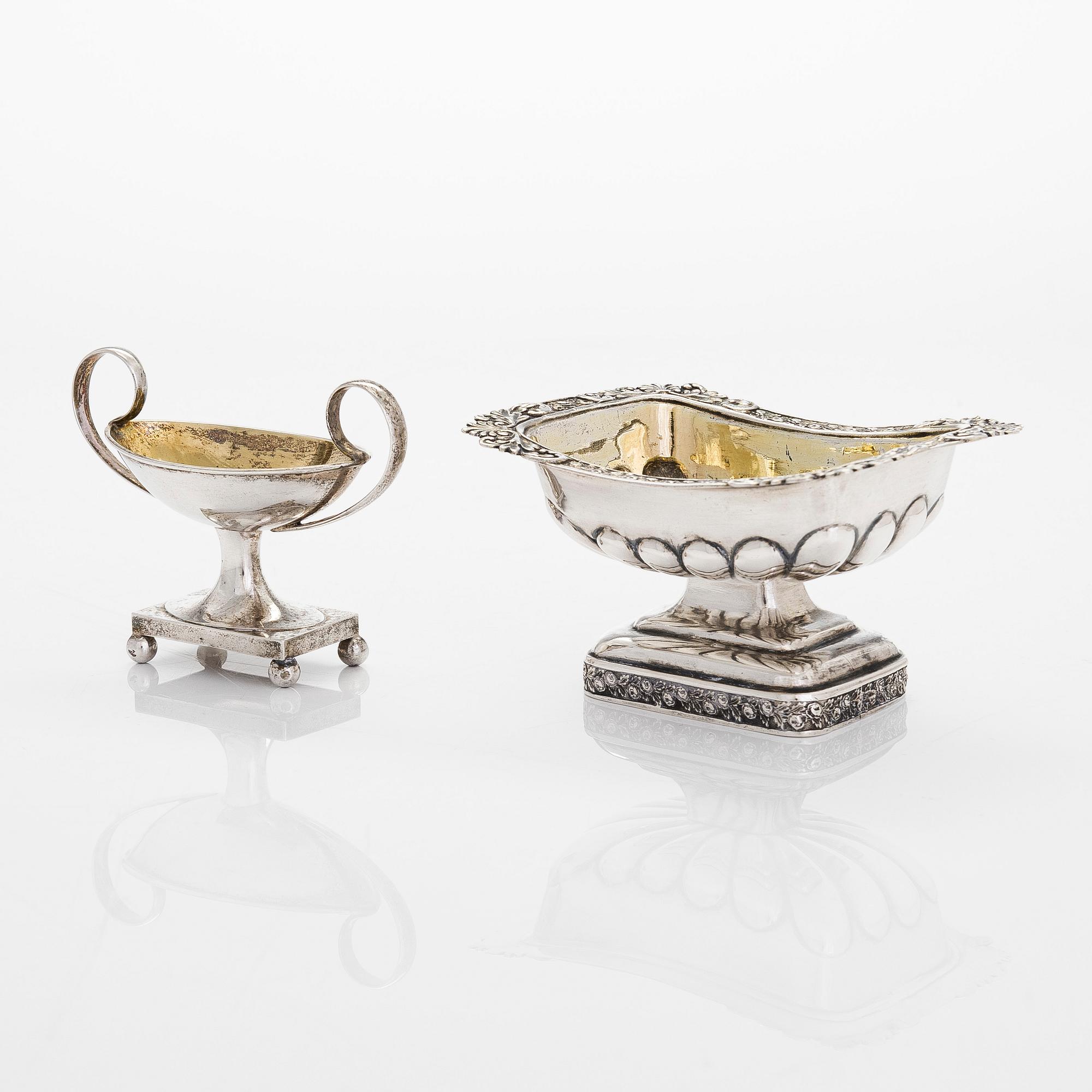 Saltkar, 2 st, silver, S:t Petersburg 1824 och Stockholm 1898.