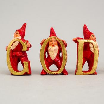 TOMTAR, 6 st, målad terracotta, "GOD JUL", tidigt 1900-tal.