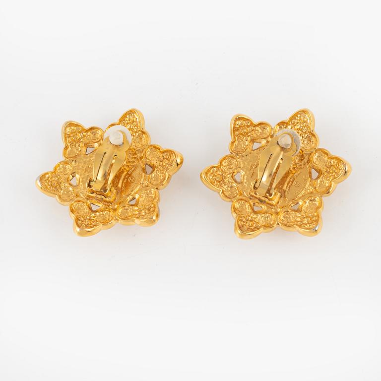 Chanel, earrings, 1990-92.