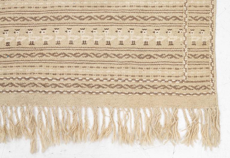 Matta, slätvävd, signerad AJ, ca 306 x 193 cm.