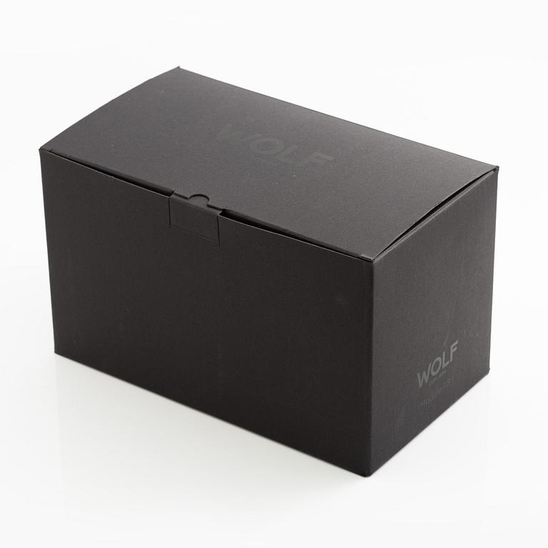 Wolf, Cub Single Winder, 14 x 15.4 x 14.8 cm.