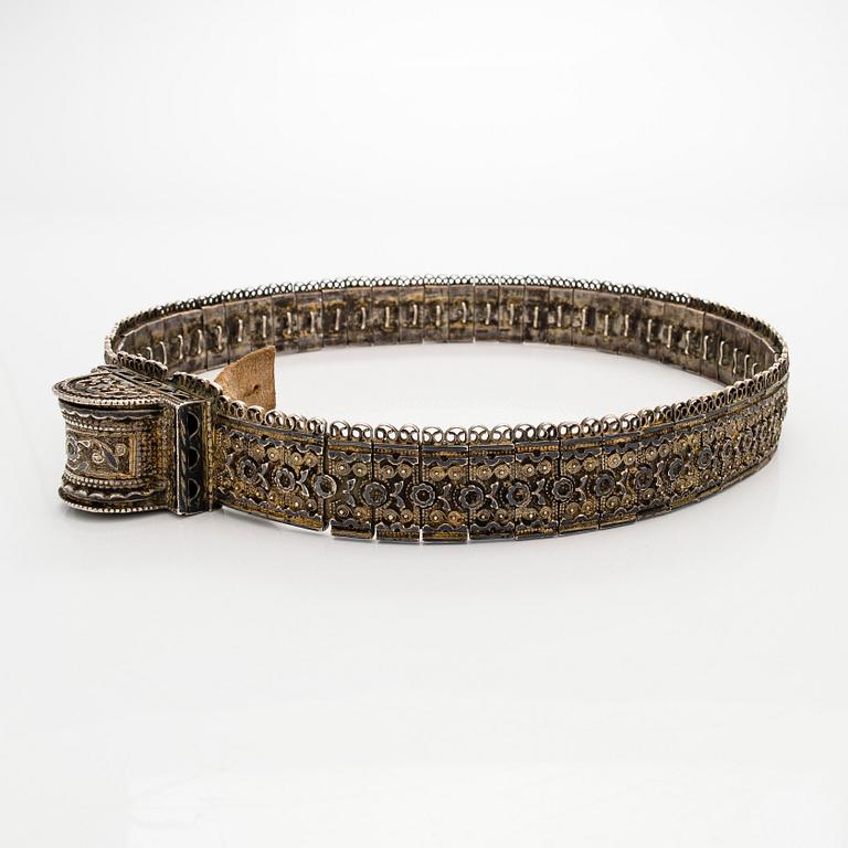 A Caucasian parcel-gilt costume belt with niello decor, 1908-26.