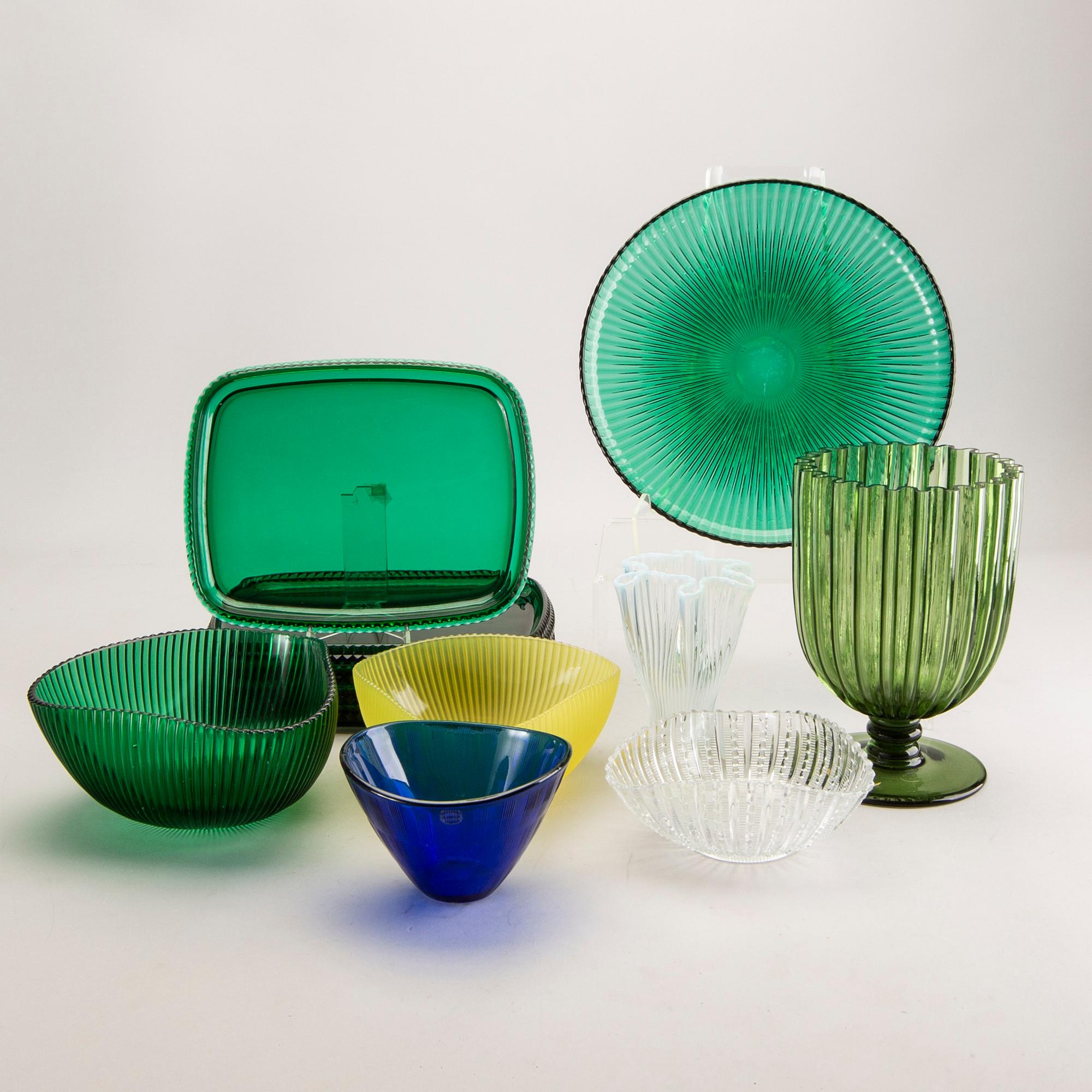 A set of 12 Arthur Percy plates, bowls and vases mostly Reffla Gullaskruf mid 1900s.