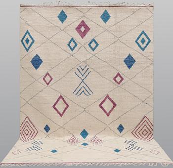 An oriental carpet, ca 325 x 218 cm.