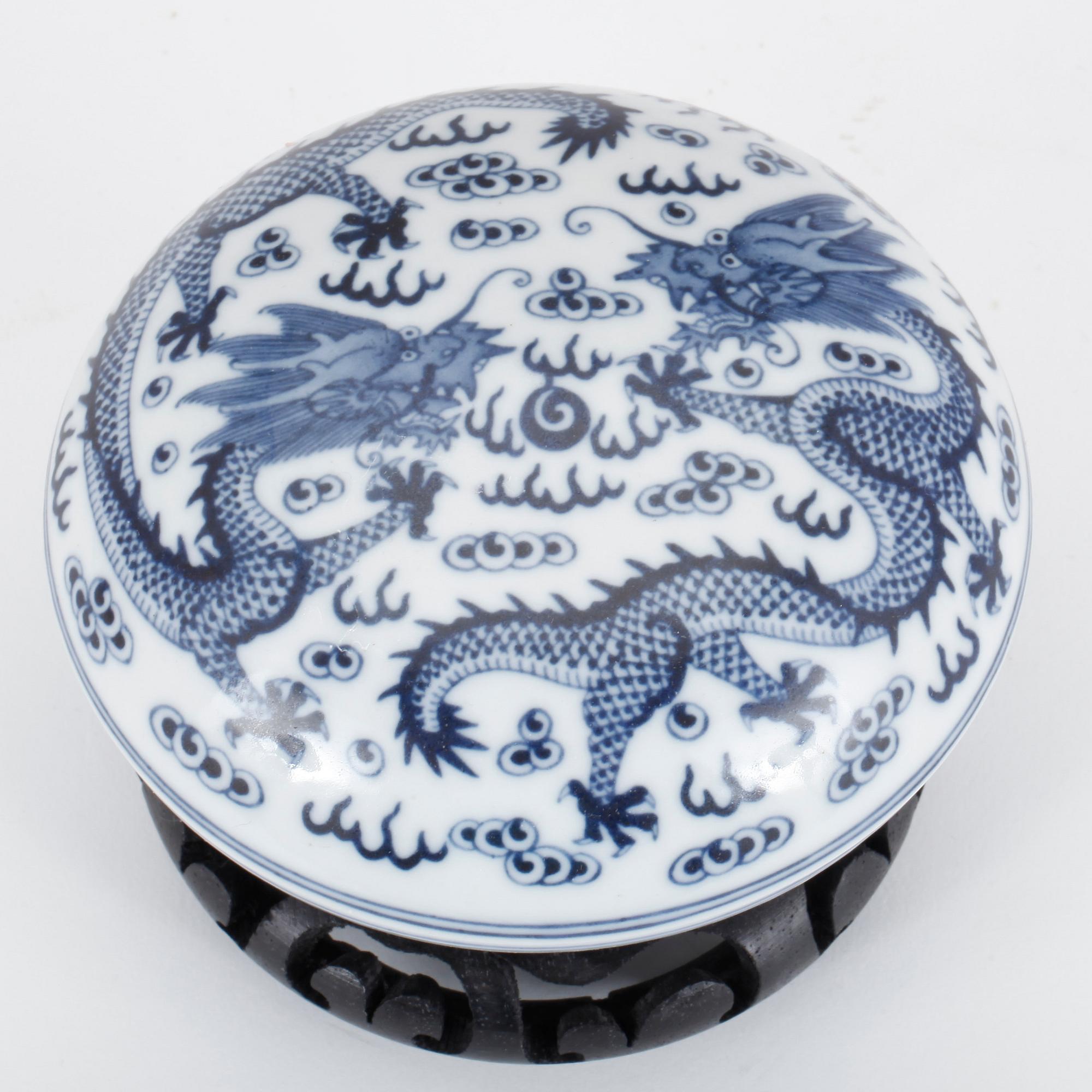 ASK MED LOCK. Porslin, Kina.