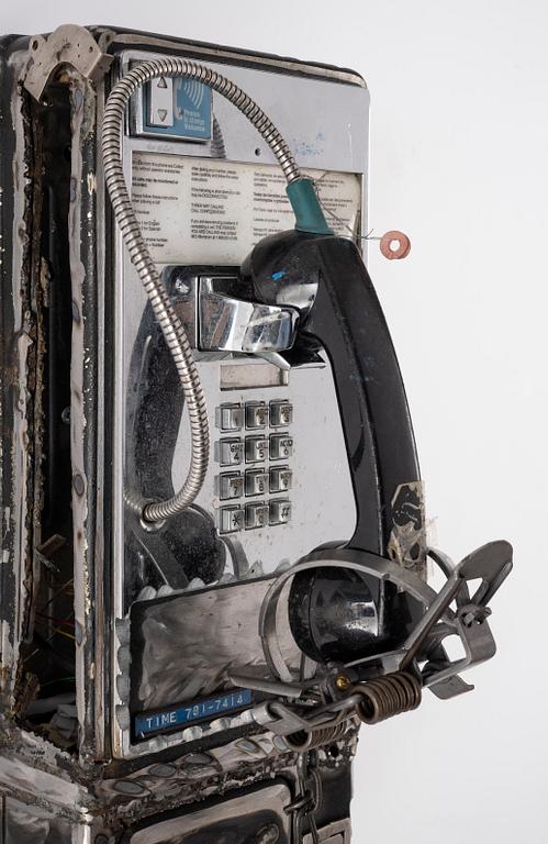 Jason Matthew Lee, hårddiskmagneter, djurfälla, modifierad betaltelefon. Utförd 2017.