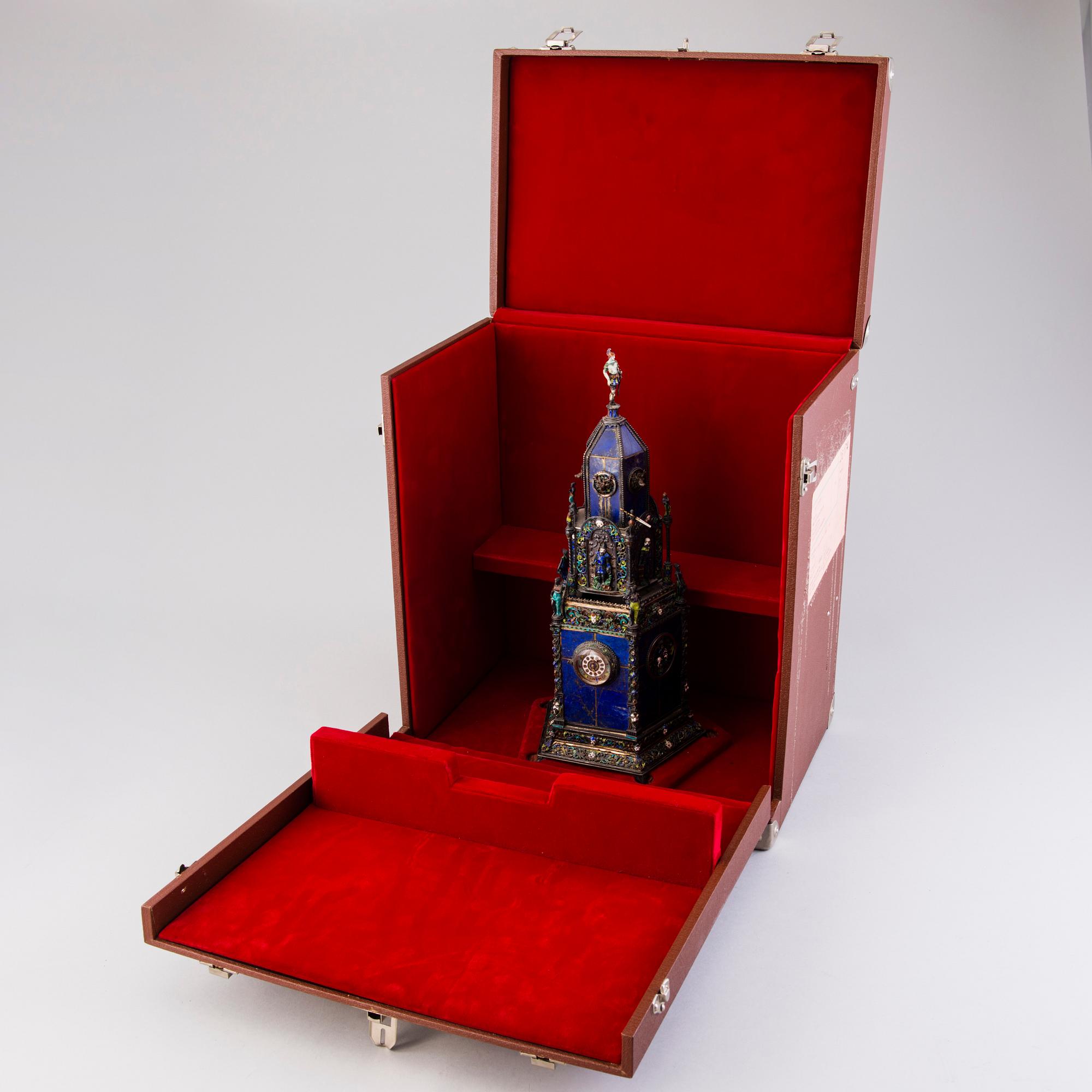 BORDSUR, silver, emalj och lapis lazuli, troligen Hermann Böhm, Wien, Österrike, 1800-talets senare hälft.