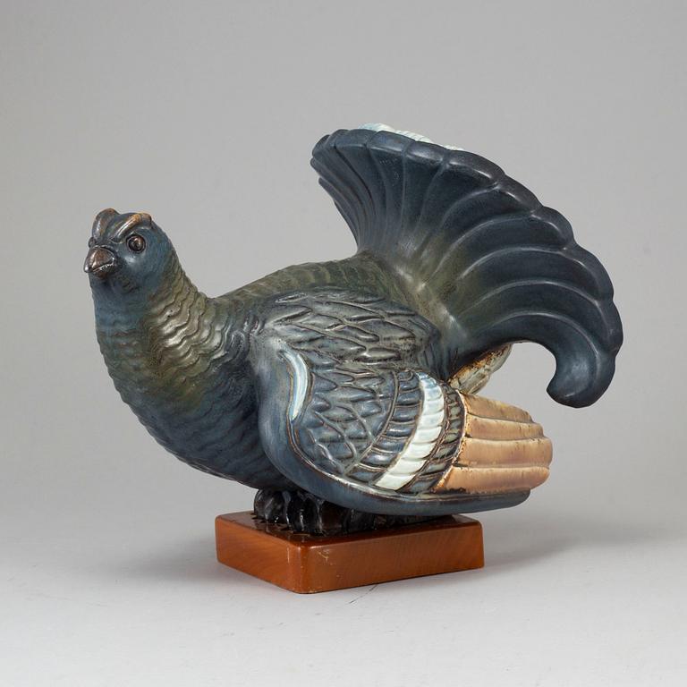 GUNNAR NYLUND, a stoneware sculpture of a grouse, Rörstrand, Sweden.