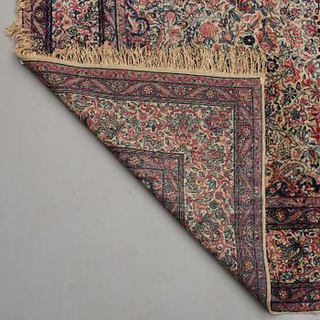 MATTA, Kirman, Antik. Ca  370x270 cm.
