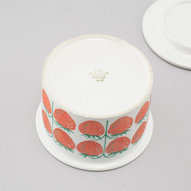 BURKAR MED LOCK, porslin, 7 delar, Arabia, 1900-talets andra hälft.