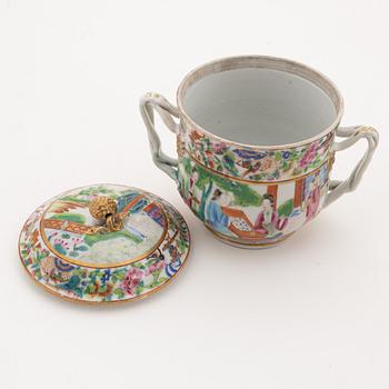 A group of four cups, two saucers and a bowl with cover, Canton, 19th century.