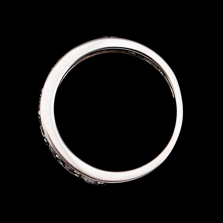 RING, 10 k vitguld, briljantslipade diamanter tot 1.00 ct.