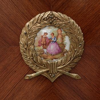 SKÅP, Louis XVI stil, 1900-talets andra hälft.