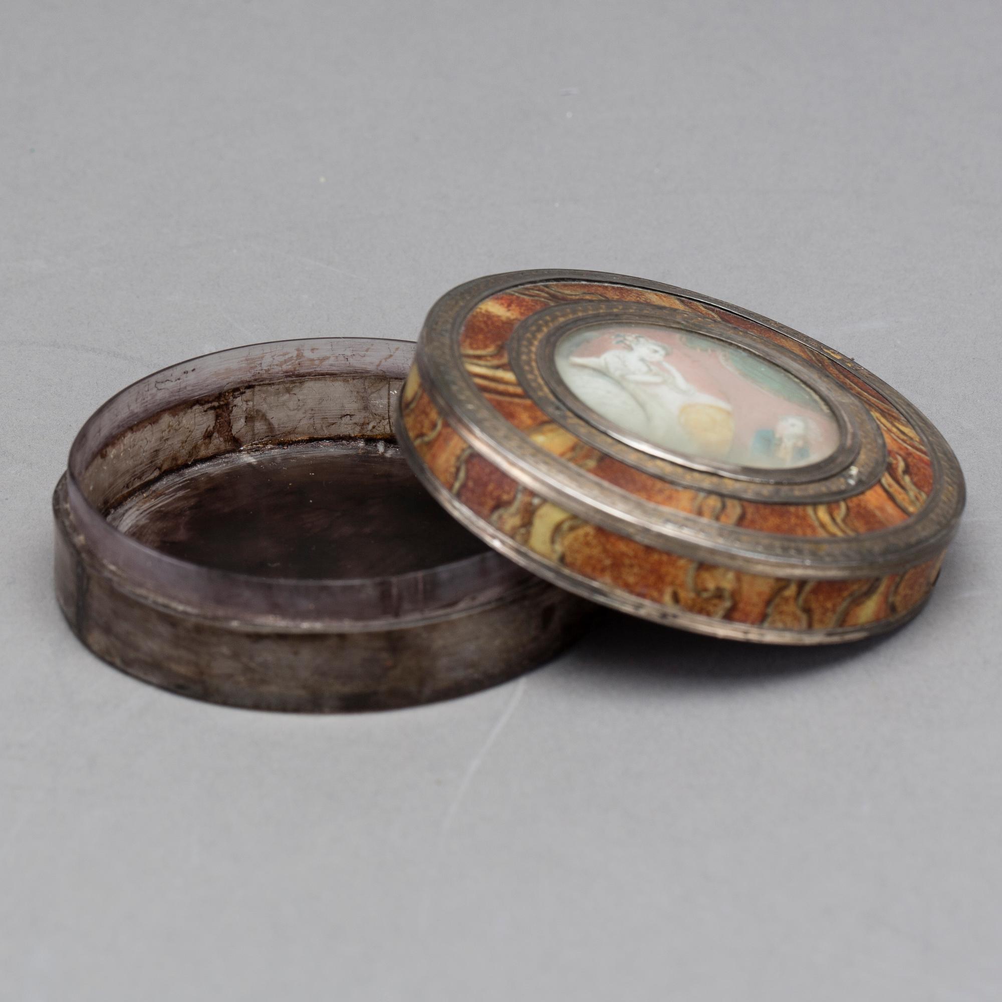 A SNUFF BOX WITH EROTIC SCENE. LATE 18TH CENTURY.