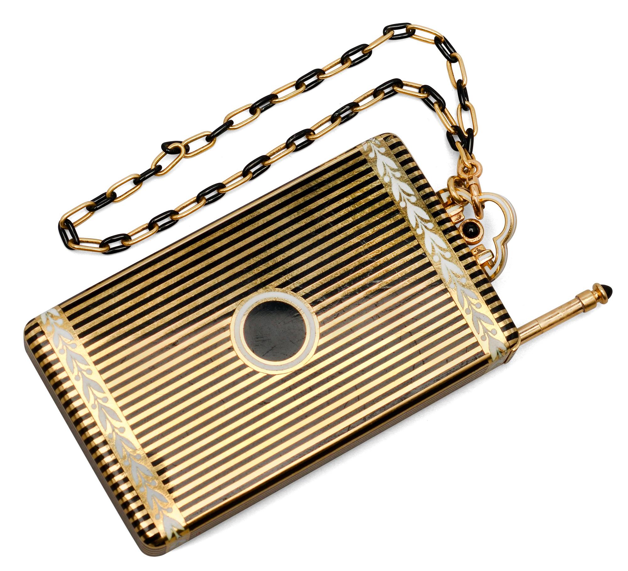 CARTIER MAKE-UP BOX, 18K gold, enamel, onyx. New York 1940 s. Weight 152 g.