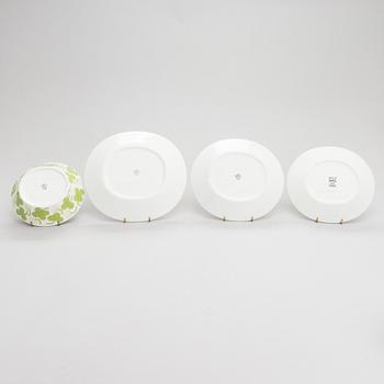 Birger Kaipiainen, A 41 pcs 'Clover' porcelain dish. Arabia, Finland.