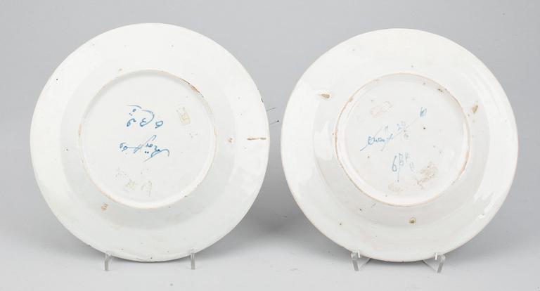 TALLRIKAR, ett par, fajans, Rörstrand, Omkring 1760-tal.