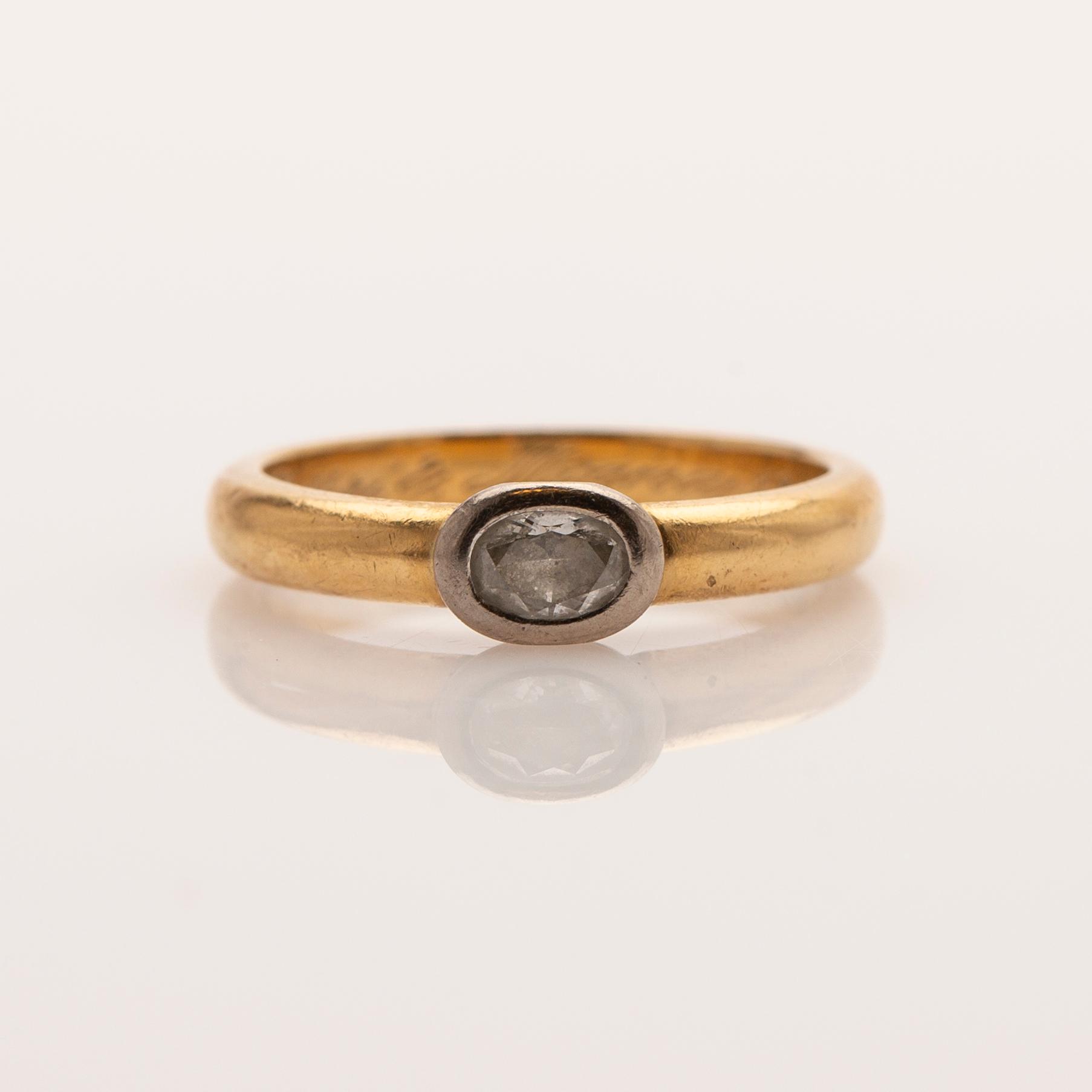 Ring, 18K gold with diamond.