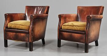 FÅTÖLJER, ett par, 1910/20-tal.