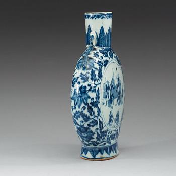 A blue and white moon flask, Qing dynasty, 19th Century.