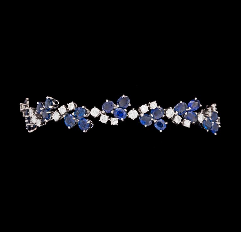 A blue sapphire, tot. 16.70 cts, and brilliant cut diamond bracelet, tot. 3.60 cts, 1980's.