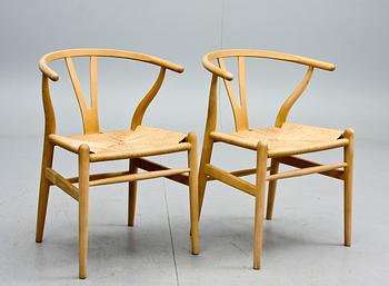 KARMSTOLAR, ett par "Y-stolen". Hans Wegner för Carl Hansen & son, Danmark.