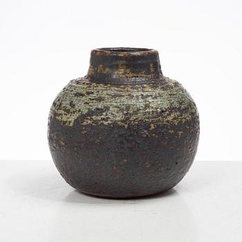 Annikki Hovisaari, a chamotte stoneware vase, Arabia, Finland 1960s.