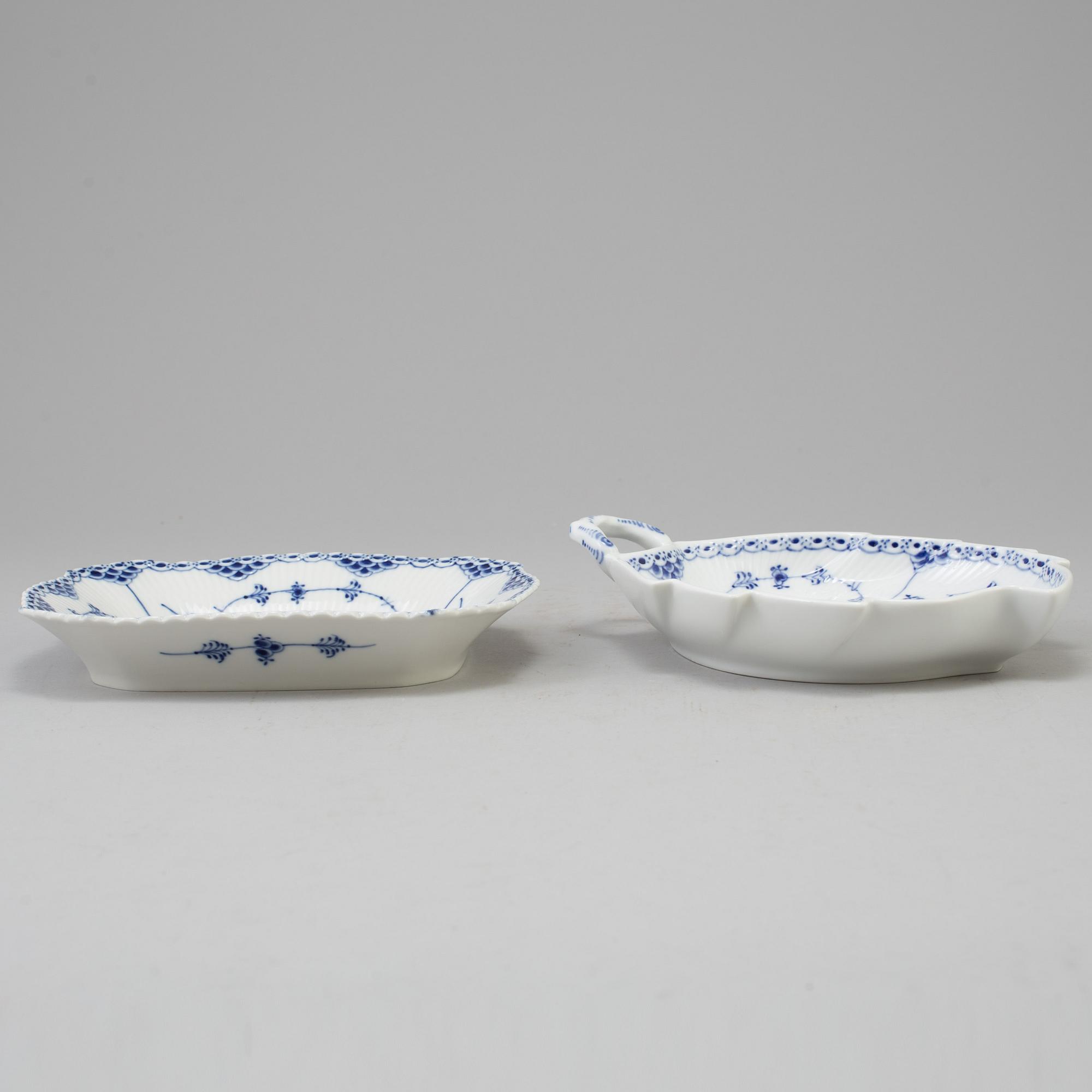 SERVIS, 44 delar, porslin, "Musselmalet", Royal Copenhagen, Danmark.