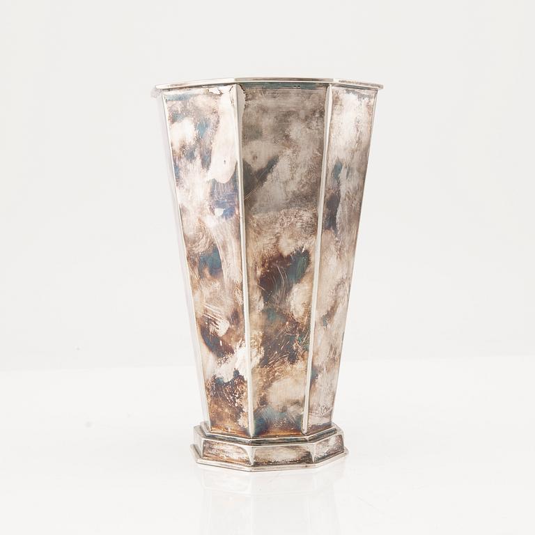 A Swedish 20th century silver vase mark of Tesi Gothenburg 1946 (?), weight 381 grams.