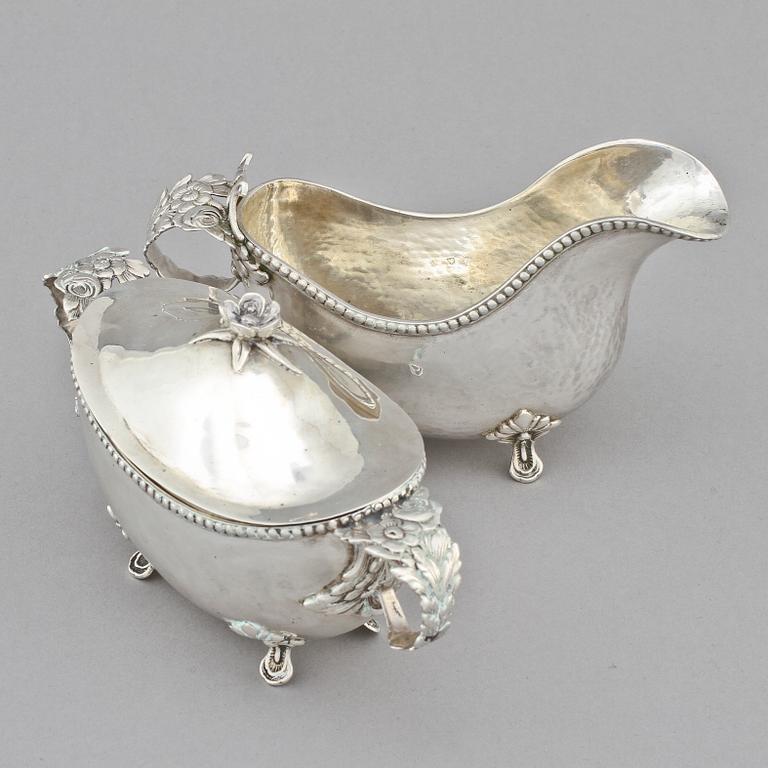 GRÄDDSNIPA och SOCKERSKÅL, silver, rokokostil, importstämplar, 1900-talets mitt. Tot v 485 g.