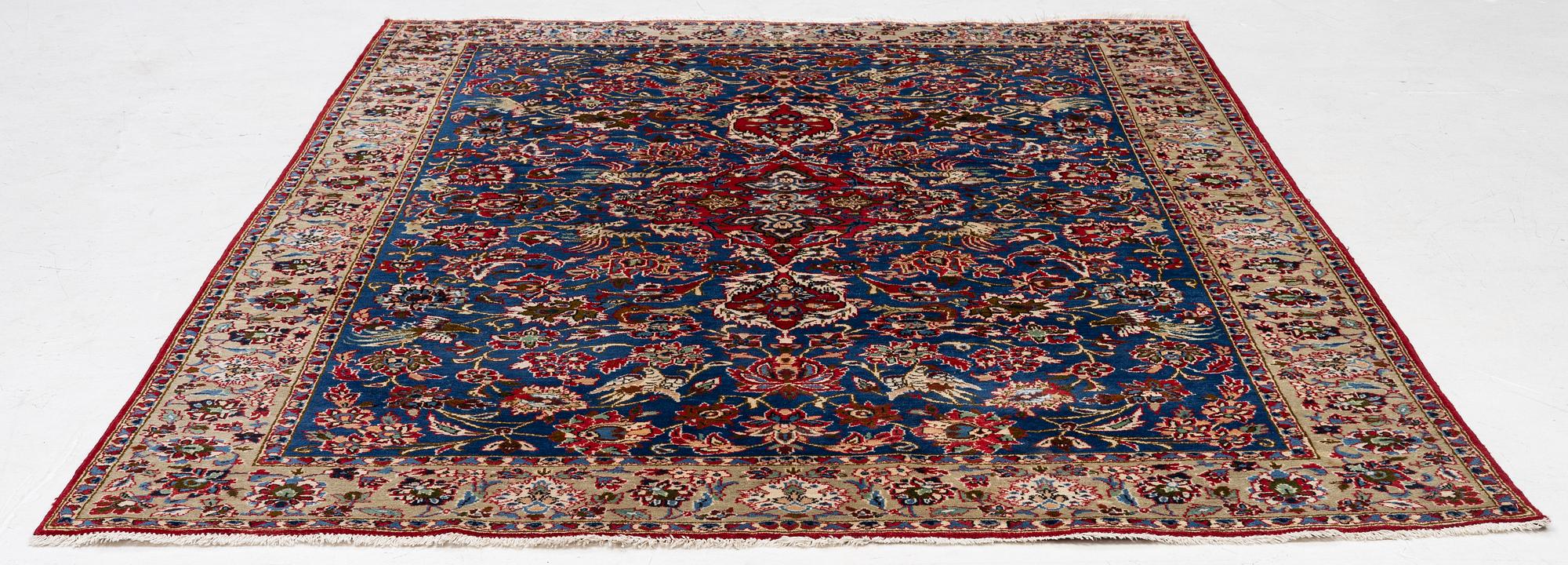 A Najafabad carpet, c. 293 x 202 cm.