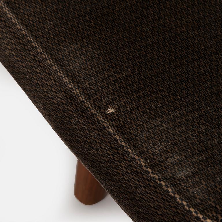 Carl Gustaf Hiort af Ornäs, sohva, "Studio", Puunveisto Oy - Träsnideri Ab 1900-luvun puoliväli.