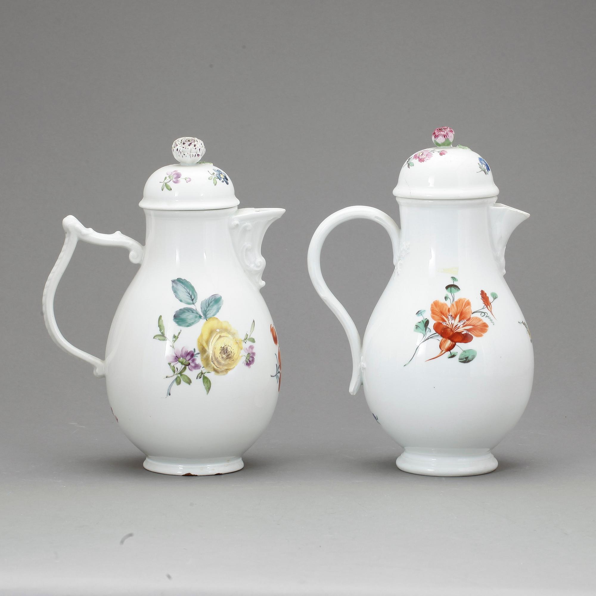 KAFFEKANNOR, 2 st, porslin, Meissen, 1800-tal.