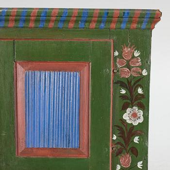 Hängskåp, allmoge, 1800-tal.