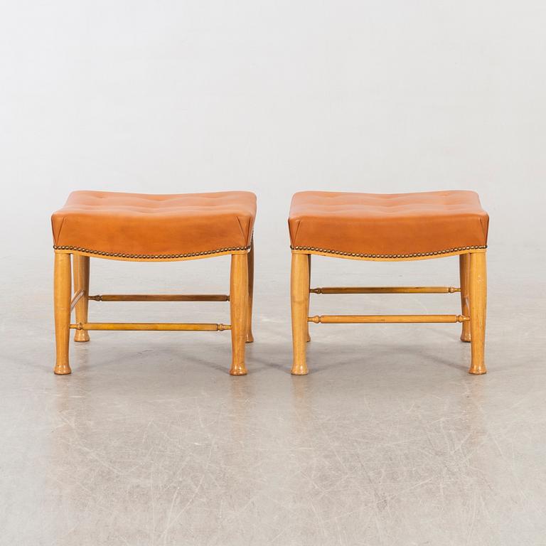 Josef Frank  taburetter, ett par modell 902 för Firma Svenskt Tenn 1900-talets andra hälft.