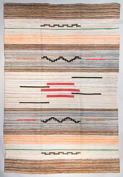 A 1930's Finnish rag rug. Circa 282 x 190 cm.