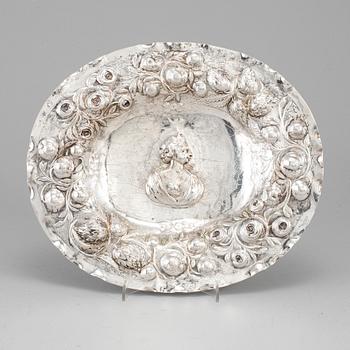 A Swedishlate 17th century silver sweet-meat dish, mark of Henning Petri, Nykoping (-1657-1702(1705)).