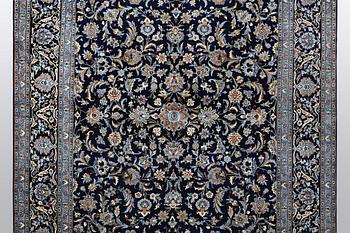 A carpat, Kashan signed Reza Torshi, ca 370 x 250 cm.