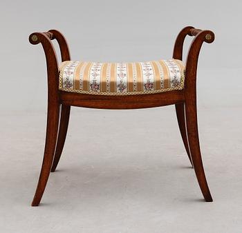 TABURETT, 1900-talets första hälft.