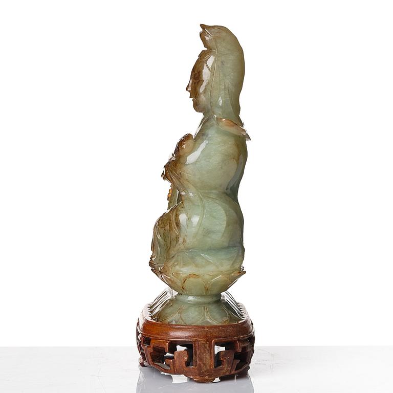 A nephrite sculpture of Guanyin, 20th Century.