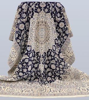 A part silk Nain carpet, so-called 4LAA, approx. 318 x 219 cm.