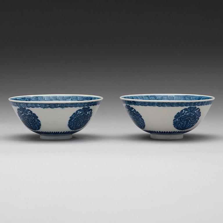 A pair of blue and white bowls, Qing dynasty with Xuandes four character mark.