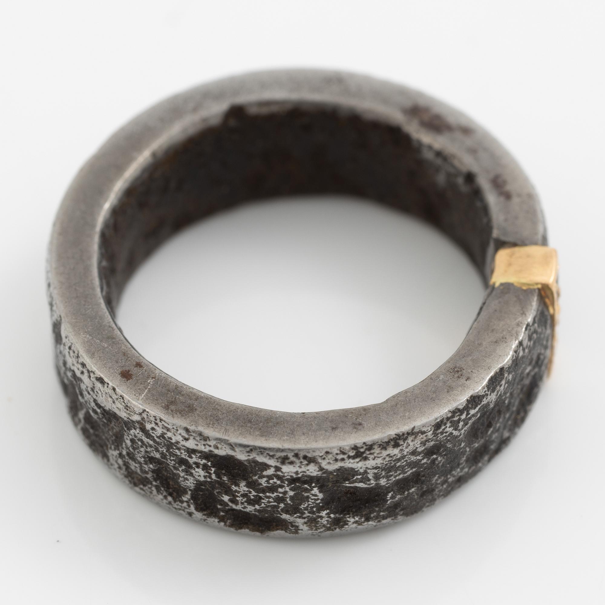 Mikael Hamma, Smide & Form, ring, oxidised iron, gold and brilliant-cut diamonds.
