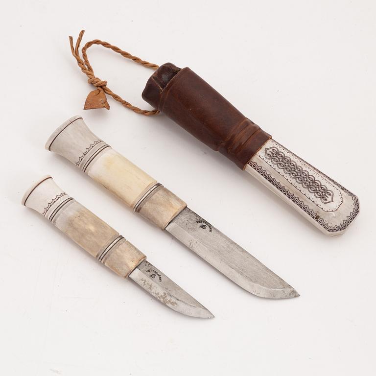 A reindeer horn double knife by Gunnar Edholm, signed.