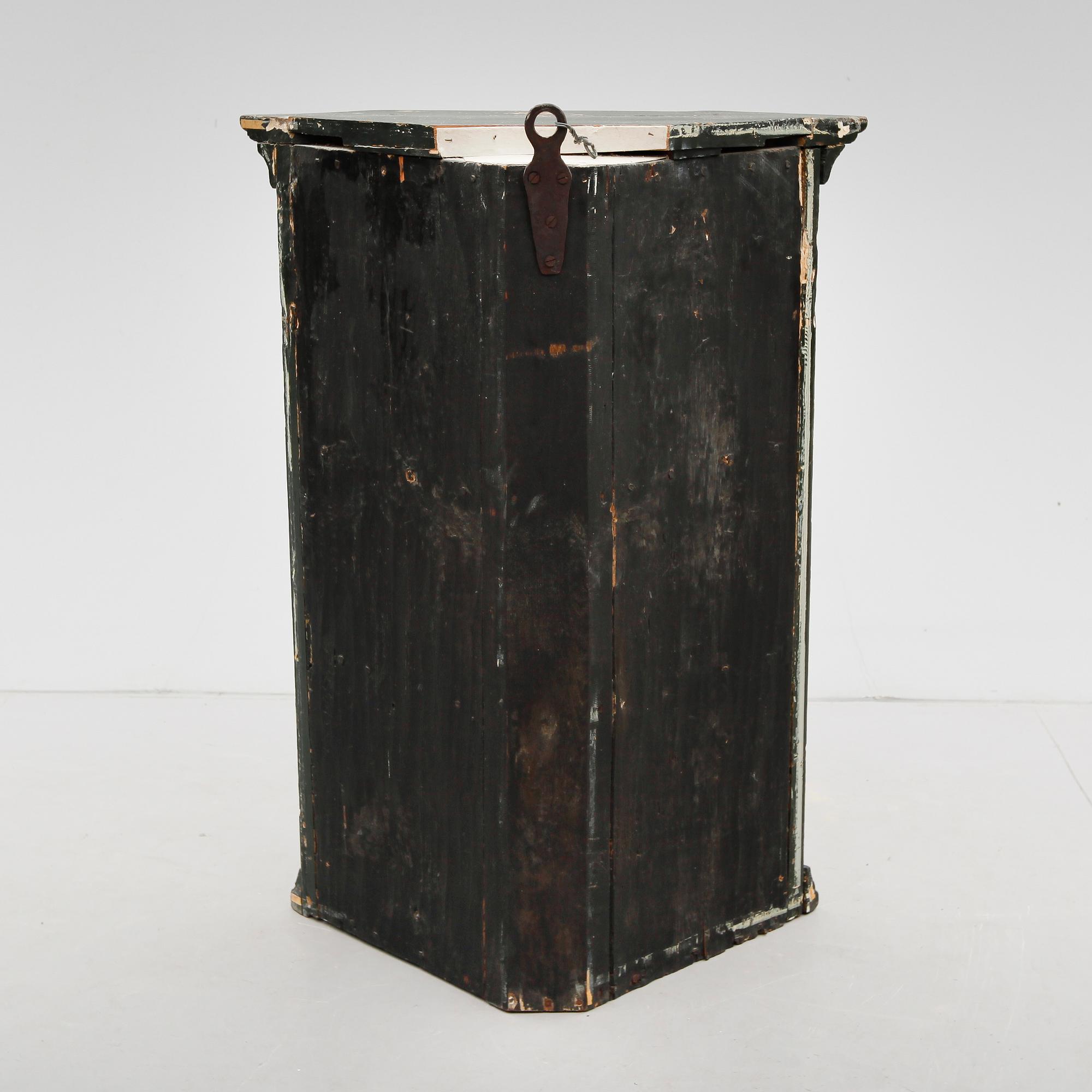 VÄGGHÄNGSKÅP, allmoge, 1700/1800-tal.