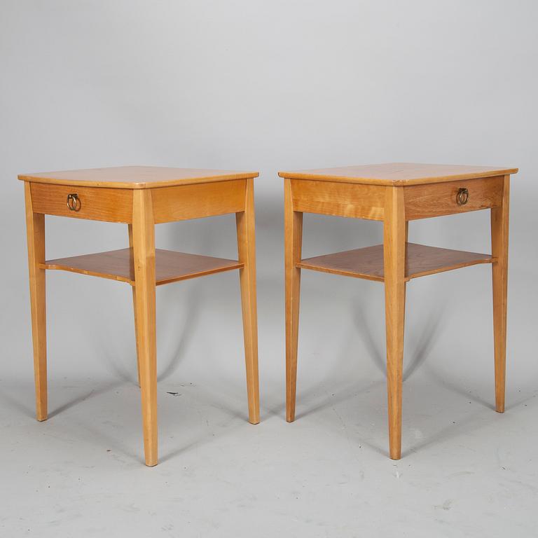 SÄNGBORD / NATTDUKSBORD, ett par, 1900-talets mitt.