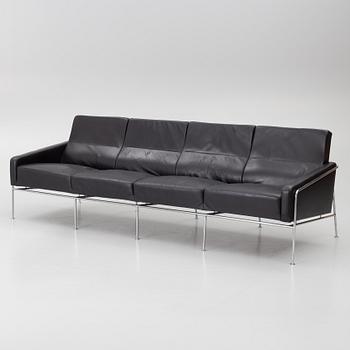 Arne Jacobsen, Sofa, model series FH-3300 “Lufthavnssofa”, Fritz Hansen.