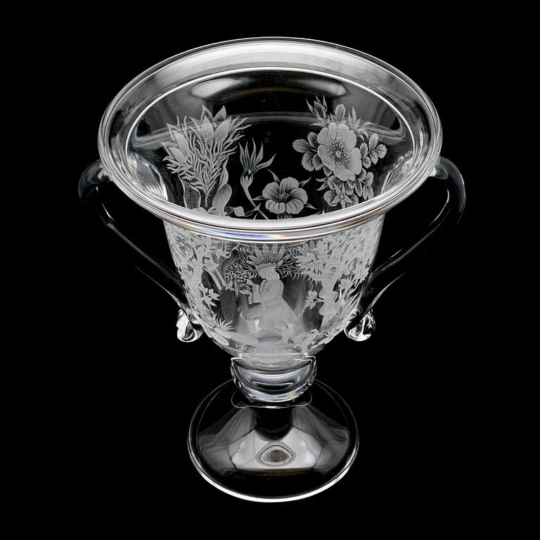 PRAKTURNA, glas, "Linnéskålen", Lisa Bauer, Kosta, signerad, numrerad 105/225 och daterad 1978.