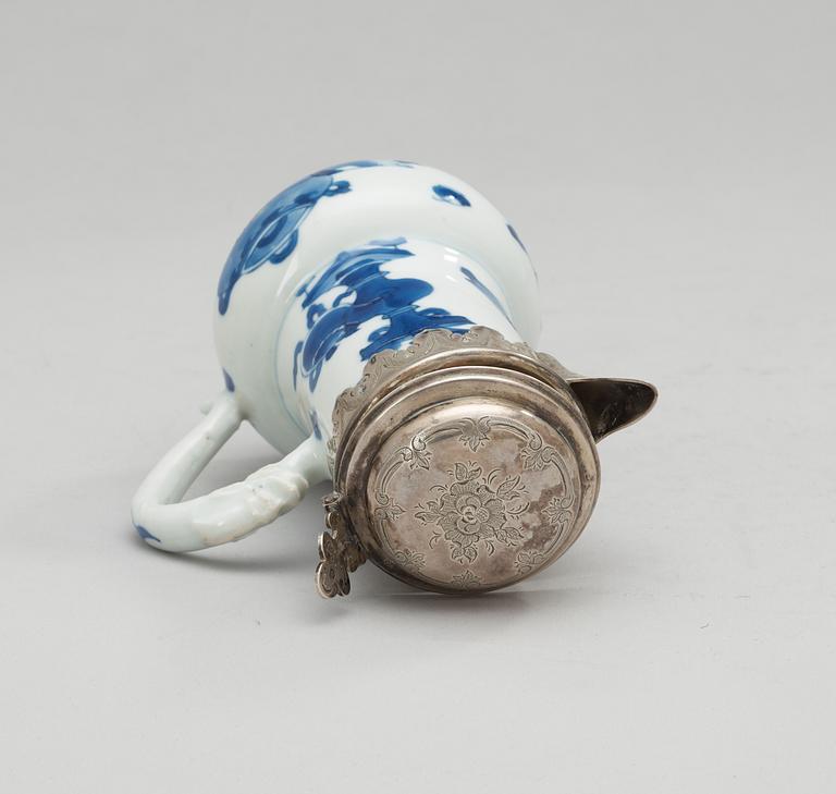 A blue and white silver mounted ewer, Qing dynasty, Kangxi (1662-1722).